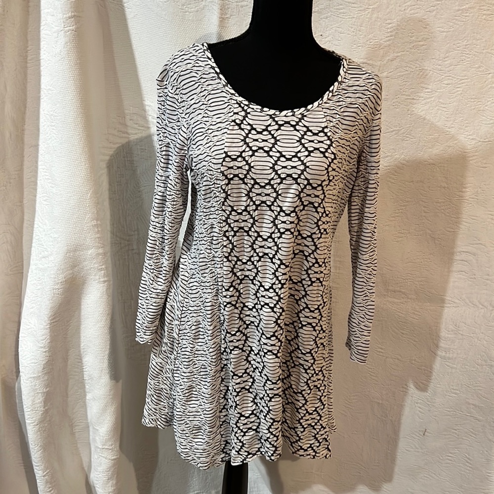 Tianello three quarter sleeve tunic,‎ size small